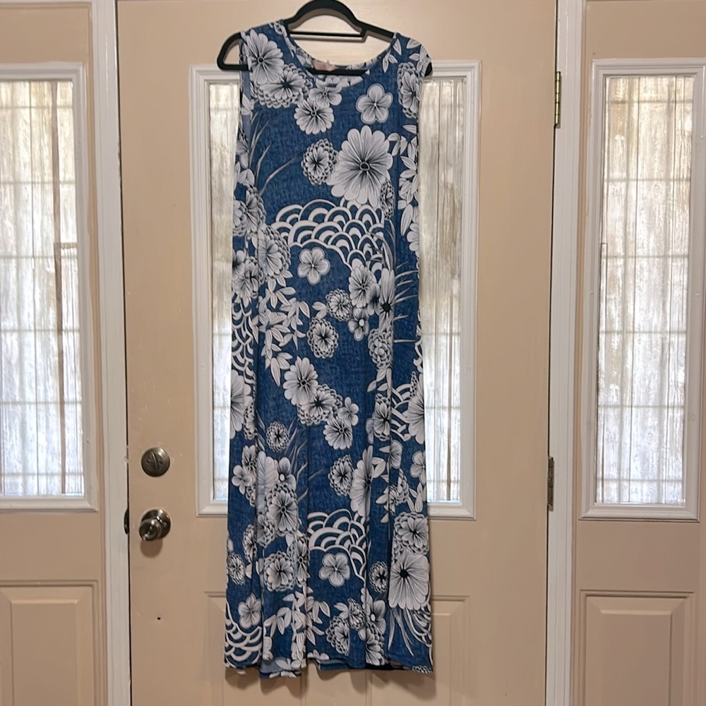 Sleeveless dress